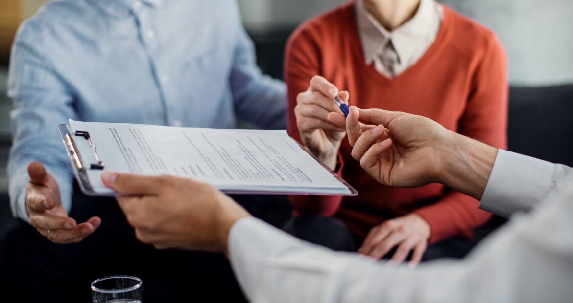 how to become lic advisor